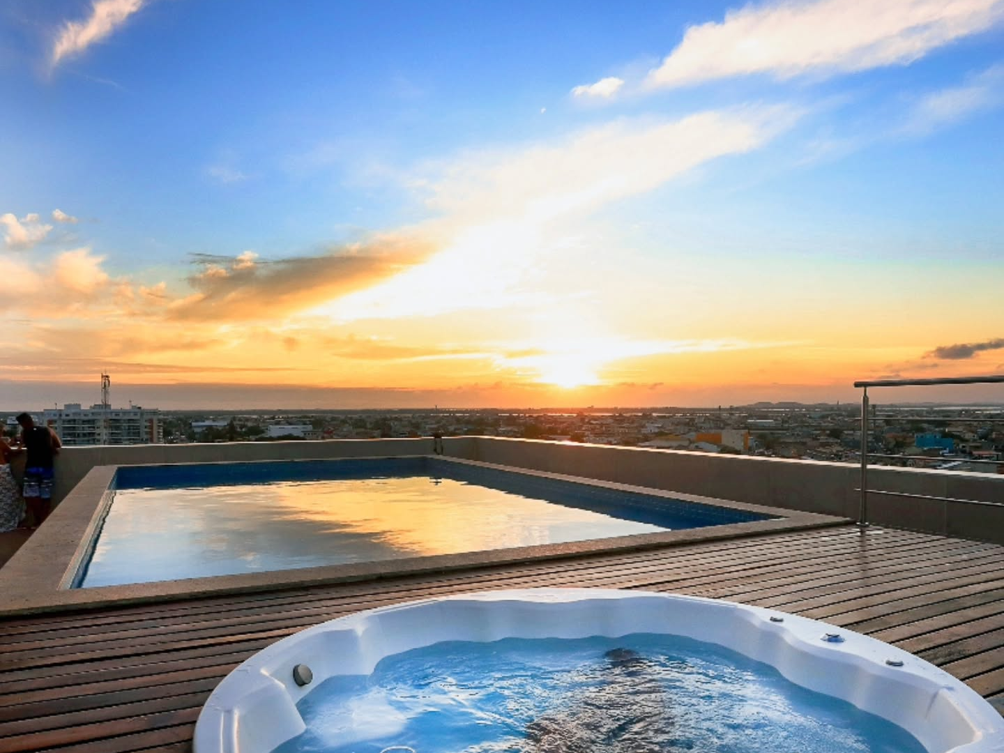 01_por_do_sol_jacuzzi
