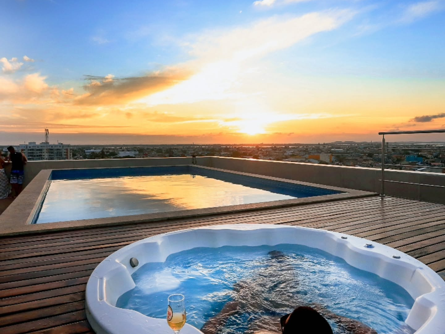 02_pordosol_jacuzzi