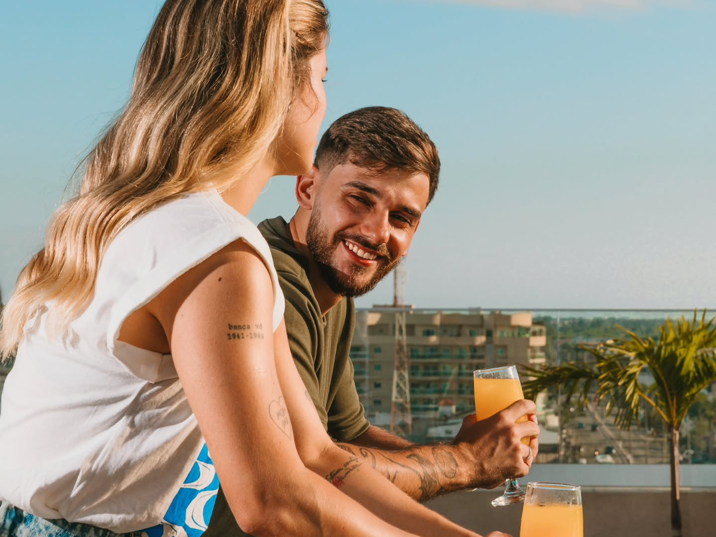 05_casal_bebida_varanda