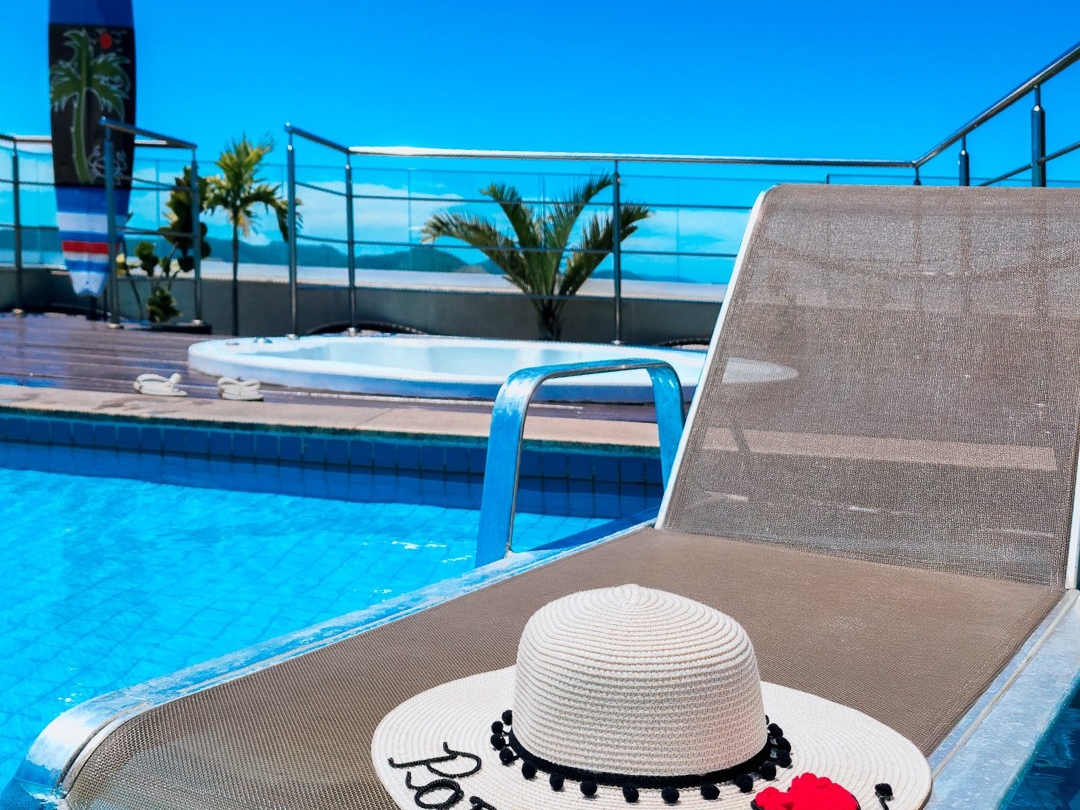 06_espreguicadeira_chapeu