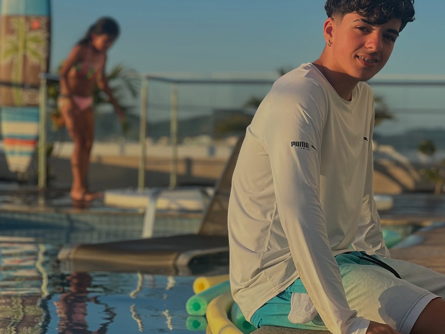 07_rapaz_piscina